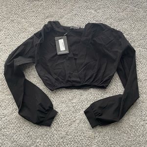 black long sleeve crop top